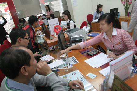 Lãi suất xáo trộn thị trường vốn 